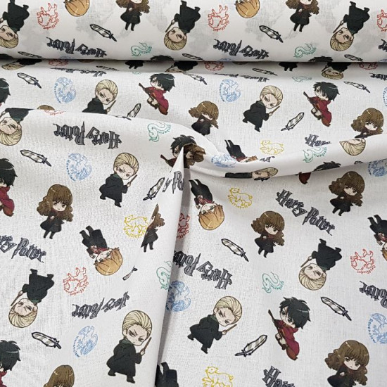 Cotton Harry Potter Mini fabric - Licensed cotton fabric with miniature cartoon drawings of characters from the Harry Potter saga. The fabric measures between 140-150cm wide and its composition is 100% cotton.