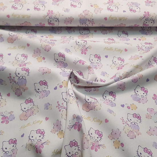 Tela Algodón Hello Kitty - Tela de algodón muy bonita de Hello Kitty donde predominan los colores rosas. Aparecen dibujos de la gatita en varias posiciones alternando rosas y corazones. La tela mide 140cm de ancho y su composición 100% algodón