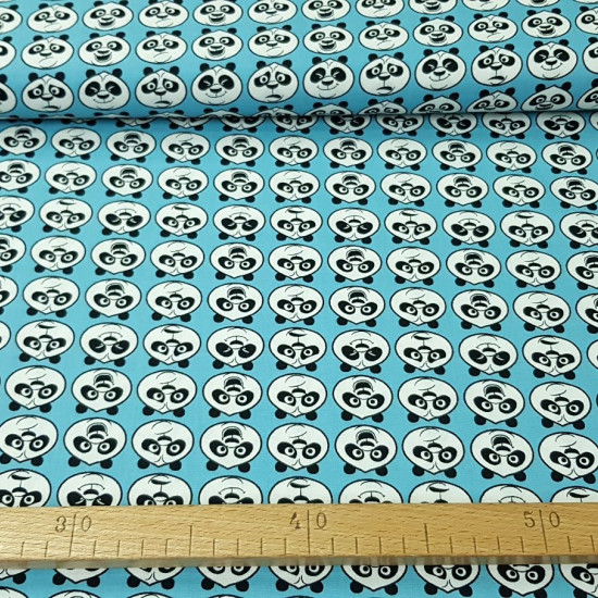 Tela Algodón Kung Fu Panda Caras - Tela de algodón licencia Dreamworks con dibujos de caras del personaje Po de la película Kung Fu Panda sobre varios fondos de color. La tela mide 150cm de ancho y su composición 100% algodó