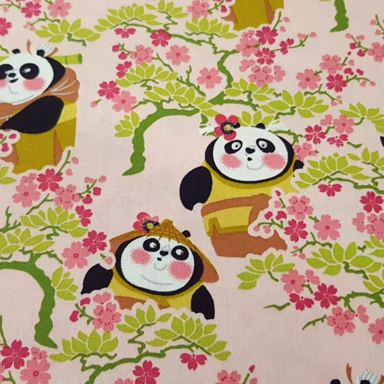 Cotton Floral Kung Fu Panda fabric - Cotton fabric licensed Dreamworks where the character Po from the animated film Kung Fu Panda appears on a flowered background. The fabric is 150cm wide and its composition is 100% cotton.