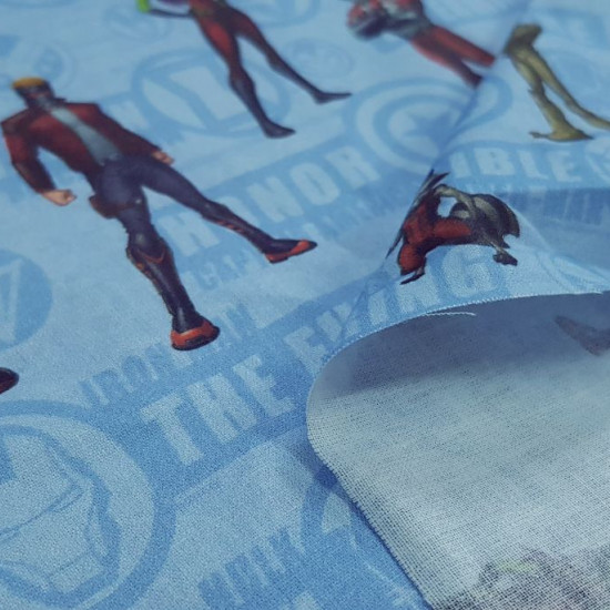 Cotton Marvel Guardians of the Galaxy Standing fabric - Cotton fabric with drawings of the Marvel Guardians of the Galaxy characters, where Star-Lord, Groot, Gamora, Drax and Rocket Racoon appear posing standing on a blue background with logos and phrases