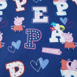 Tela Algodón Peppa Pig Letras Azul - Tela de algodón infantil licencia con dibujos de Peppa Pig con letras grandes sobre un fondo de color azul oscuro con corazones. La tela mide 150cm de ancho y su composición 100% algodón.
