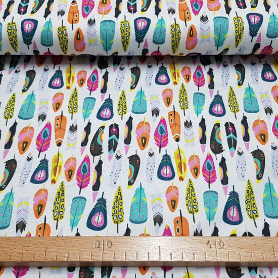 Cotton Colorful Feathers fabric - Digitally printed cotton fabric with colorful feather patterns on a white background. The fabric is 150cm wide and its composition is 100% cotton.