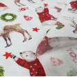 Tela Algodón Navidad Joy Osos y Renos - Tela de algodón orgánico de temática navideña con dibujos de osos con jerseys rojos, renos y varios adornos de navidad, sobre un fondo blanco. La tela mide 150cm de ancho y su composici&oa