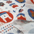 Tela Algodón Navidad Animales Abrigados Círculos - Tela de algodón orgánico temática navideña con dibujos de animales con bufanda y gorro dentro de círculos sobre un fondo decorado con adornos navideños, copos de nieve, guirnalda