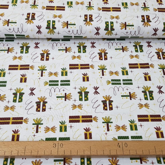 Cotton Christmas Gifts Golden Bows fabric - Cotton poplin fabric with Christmas-themed drawings inspired by gifts in red and green colors with gold bows and other elements on a white background. The fabric is 150cm wide and its composition is 100% cotton.