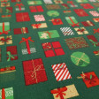 Algodón Navidad Regalos Brillantes - Tela de algodón popelín con dibujos de regalos de navidad de diferente tamaño y colores sobre fondo de color a elegir. En esta tela podemos apreciar zonas en los dibujos brillantes tipo lúrex