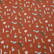 Algodón Navidad Galletas Jengibre - Tela de algodón popelín con dibujos de temática navideña donde aparecen galletas de jengibre en forma de muñecos, calcetines, guantes, gorros, tazas calientes... sobre un fondo de color