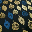 Algodón Navidad Adornos Dorados Básicos - Tela de popelín algodón con dibujos de navidad donde aparecen adornos básicos en tonos dorados brillantes y verdes o azul (dependiendo el fondo de color que se elija) La tela mide 140cm de ancho