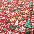 Tela Algodón Navidad Adornos Efecto 3D Tela popelin algodon rojo con estampado navideño de galletas de jengibre y bastones