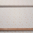 Algodón Navidad Estrellas Doradas Golden - Tela de popelín algodón con dibujos de estrellas y destellos dorados sobre tres fondos de color a elegir. Esta tela es ideal para tus proyectos de Patchwork navideños! La tela mide 150cm de ancho