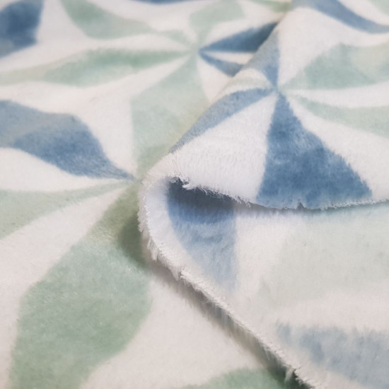 Coral Fleece Triangles Shapes fabric - Very soft and warm coral fleece fabric, with drawings of triangular shapes and forms forming stars in light green and blue colors on a white background. The fabric is 150cm wide and its composition is 100% polyester.