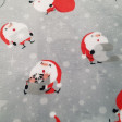Polar Coralina Papa Noel Regalos - Tela de polar tipo coralina con dibujos navideños de papa noel con sacos de regalos sobre un fondo de color gris con copos de nieve y estrellas. La tela mide 150cm de ancho y su composición 100% poli&ea