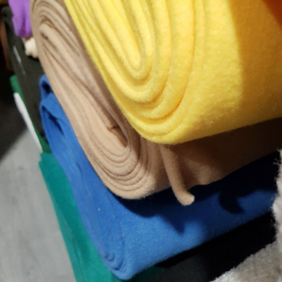 Fleece Plain fabric - Fleece fabric is ideal for making blankets, home gowns and costumes to avoid being cold. It has the 'little hair' on both sides.