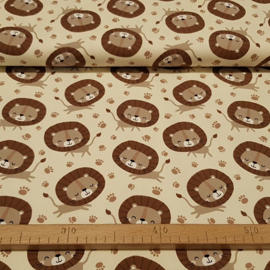 Cotton Jersey GOTS Lions fabric - Organic cotton jersey fabric (GOTS) with drawings of lions and footprints on a light background. The fabric is 160cm wide and its composition is 95% cotton - 5% elastane