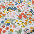 Tela Punto Camiseta Floral Eden - Tela de punto algodón orgánico tipo camiseta con dibujos florales sobre un fondo blanco. La tela mide 150cm de ancho y su composición 95% algodón – 5% elastano