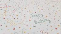 Tela Punto Camiseta Cumpleaños Bitty - Tela de punto camiseta algodón orgánico con dibujos decorativos de fiesta de cumpleaños (confetis, caramelos, formas diminutas y frases de cumpleaños) sobre un fondo blanco. La tela mide 150cm de ancho y su composici