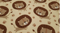 Punto Camiseta Leones - Tela de punto algodón orgánico (GOTS) tipo camiseta con dibujos de leones y huellas sobre un fondo claro. La tela mide 160cm de ancho y su composición 95% algodón – 5% elastano