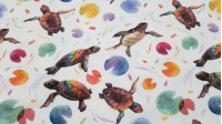 Tela Punto Camiseta Tortugas - Tela de punto algodón tipo camiseta estampación digital con dibujos de tortugas con caparazones de colores y formas de discos de colores sobre un fondo blanco. La tela mide 150cm de ancho y su composición 95% algodón