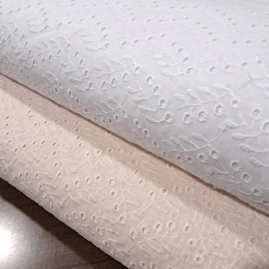 Tela Batista Bordada Perforada Motivos Florales Lucía Batista Bordada Perforada Motivos Florales Lucía - Preciosa tela de batista algodón bordado y perforado de color blanco. Motivos Florales. La tela mide 135cm de ancho y su composición 100% algodón. NOTA: En algunas fotos se puede observar que