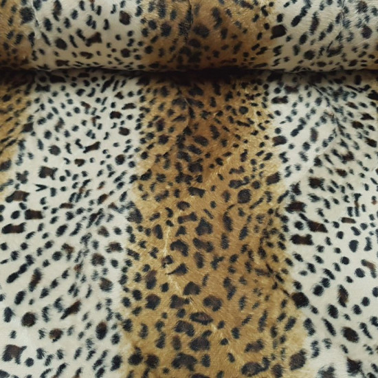 Velboa Genet Print fabric - Short-haired velboa type fabric with a pattern imitating the skin of a genet, although it can also be leopard. The fabric is warm and has hair on one side of the fabric. The fabric is 150cm wide and its 100% polyeste