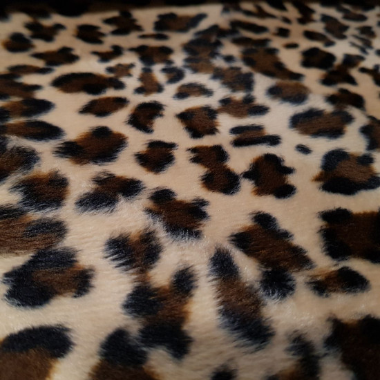 Tela Pelo Mutón Leopardo - Tejido de pelo corto tipo mutón con dibujo estampado del animal leopardo. La tela mide 150cm de ancho y su composición 100% poliester.