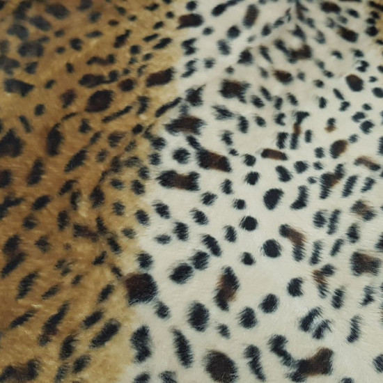Velboa Genet Print fabric - Short-haired velboa type fabric with a pattern imitating the skin of a genet, although it can also be leopard. The fabric is warm and has hair on one side of the fabric. The fabric is 150cm wide and its 100% polyeste