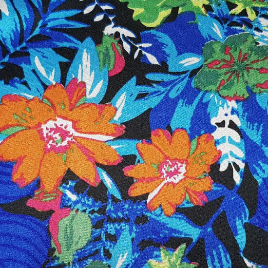 Satin Flowers Hawaii fabric - Satin fabric, bright on one side and with a lot of fall. Print with big flowers and plants on black background. The fabric is 150cm wide and its composition 100% polyester.