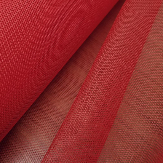 Tulle fabric - The tulle is a soft and fine fabric, semi-transparent and grid-shaped, which is used above all to make veils, decorate shop windows, make costumes, mosquito nets, gift wrappers and much more