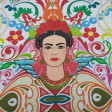Tela Half Panamá Digital Frida Kahlo - Tela Half Panamá de algodón en impresión digital con dibujos formando mosaicos donde aparece la cara de la pintora mexicana Frida Kahlo rodeada de flores muy coloridas y corazones de varios tamaños. La tela mide 280c