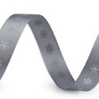 Cinta Raso Decorativa Copos Nieve 15mm Cinta Raso Decorativa Copos Nieve 15mm - Cinta de raso/satén con motivos de copos de nieve en tonos plata o dorado según el color de la cinta, que tiene un ancho de 15mm. El estampado es en una sola cara. Esta cinta es el complemento perfecto par