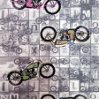 Tela Algodón Motos Colores Patchwork - Tejido Patchwork 100% Algodón Dibujos de motos de diferentes colores sobre un fondo predominante de colores grises